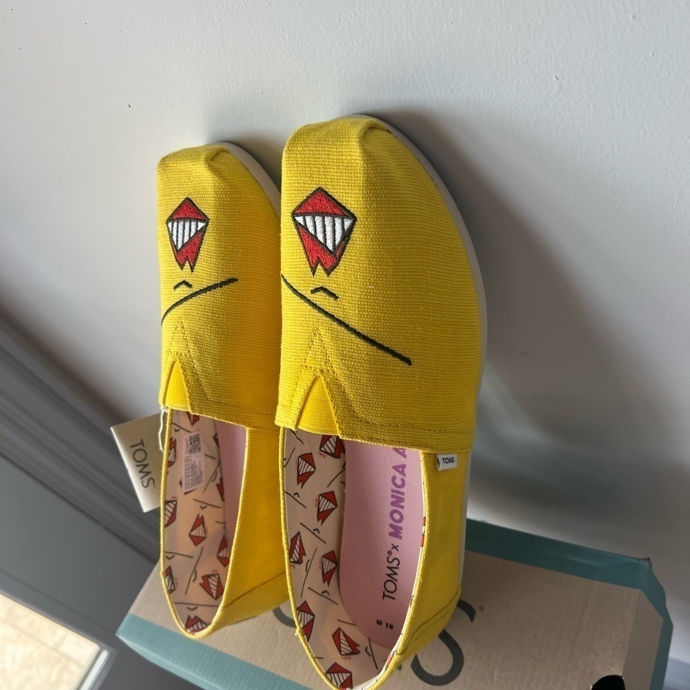 TOMS x Monica Ahanonu Diva Red Lips Alpargata - Picture 6 of 12